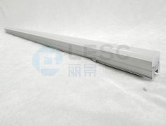 為什么線條燈硅膠燈罩?jǐn)D出時要噴油？